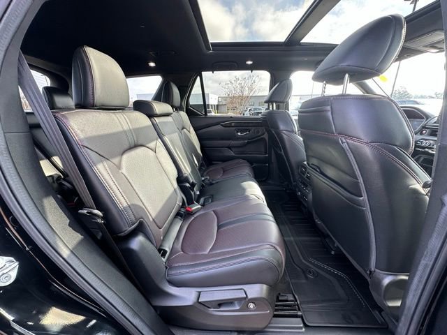 Used 2025 Honda Pilot Black Edition image 31