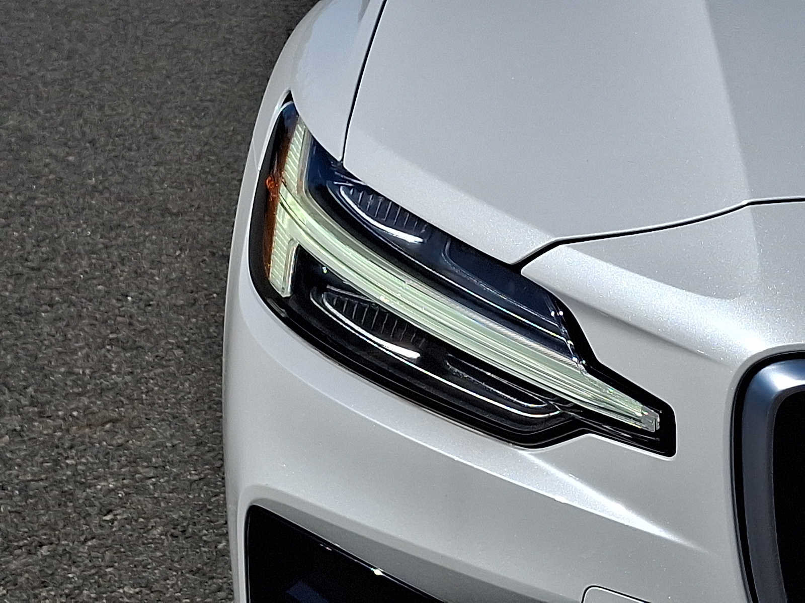 Used 2019 Volvo S60 T6 R-Design AWD/4WD image 9