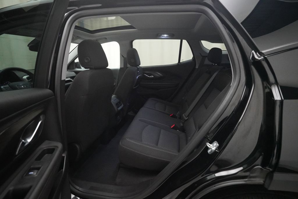 Used 2022 GMC Terrain SLE w/ Driver Convenience Package image 16