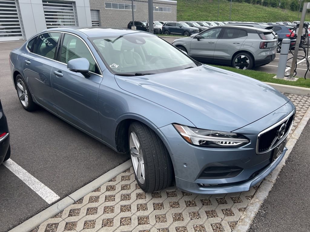 Used 2018 Volvo S90 T5 Momentum w/ Convenience Package FWD image 2