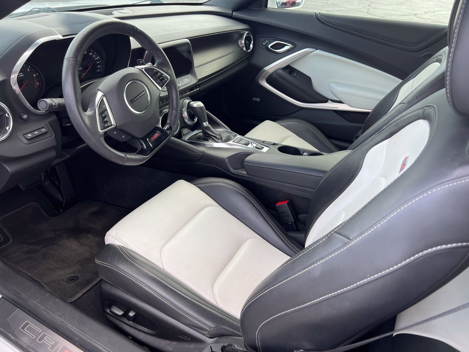 Used 2018 Chevrolet Camaro SS RWD image 10