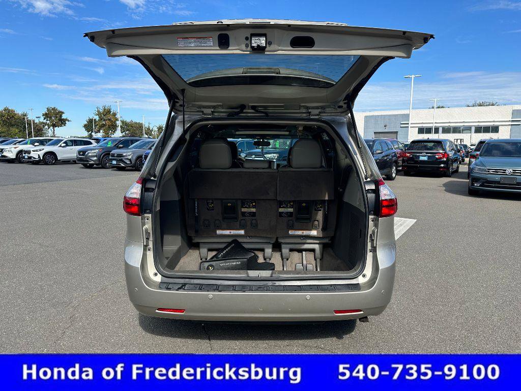Used 2017 Toyota Sienna XLE Premium image 37