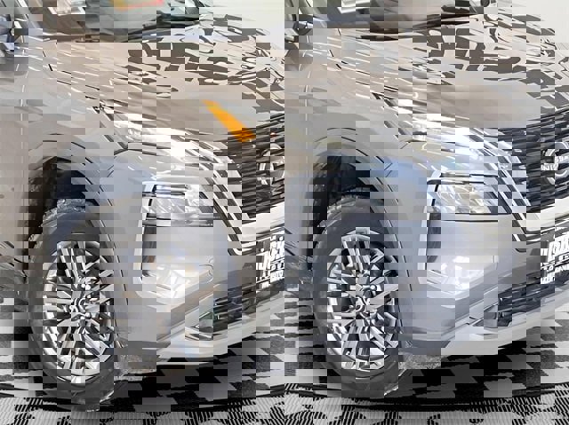 Used 2023 Nissan Rogue S image 26