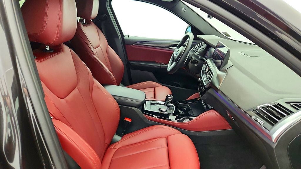 Used 2024 BMW X4 xDrive30i w/ Premium Package AWD/4WD image 25