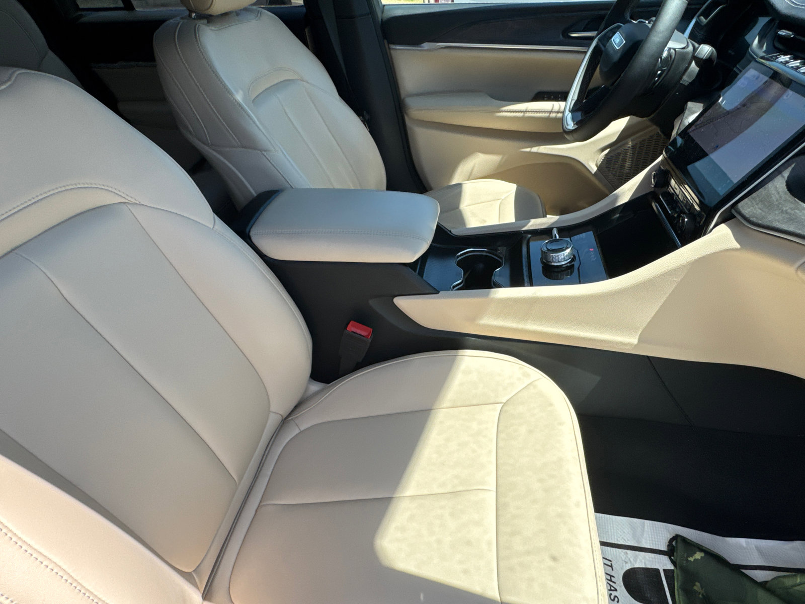 Used 2024 Jeep Grand Cherokee Limited image 15