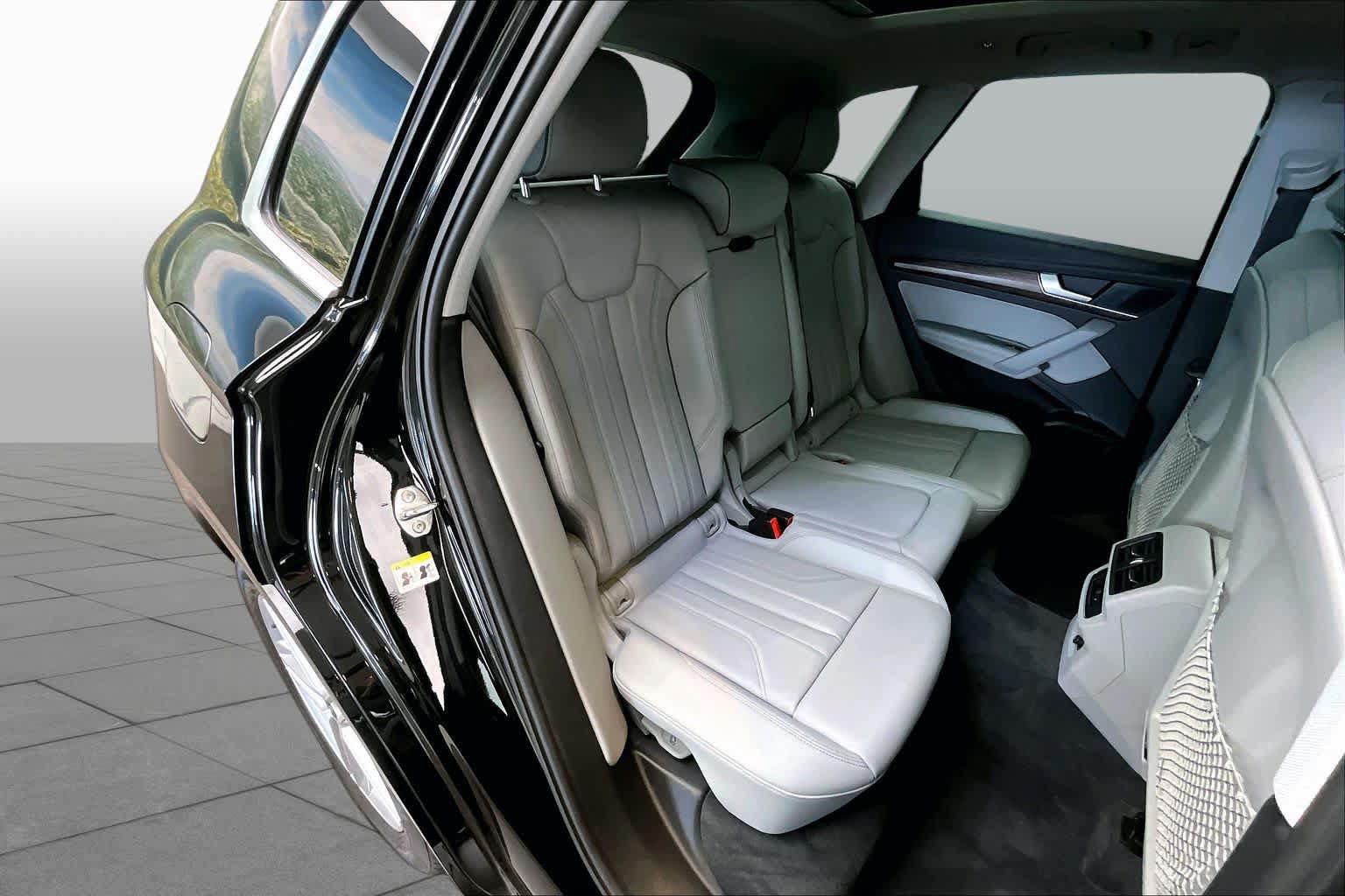 Certified 2025 Audi Q5 e Premium Plus w/ Premium Plus Package AWD/4WD image 19