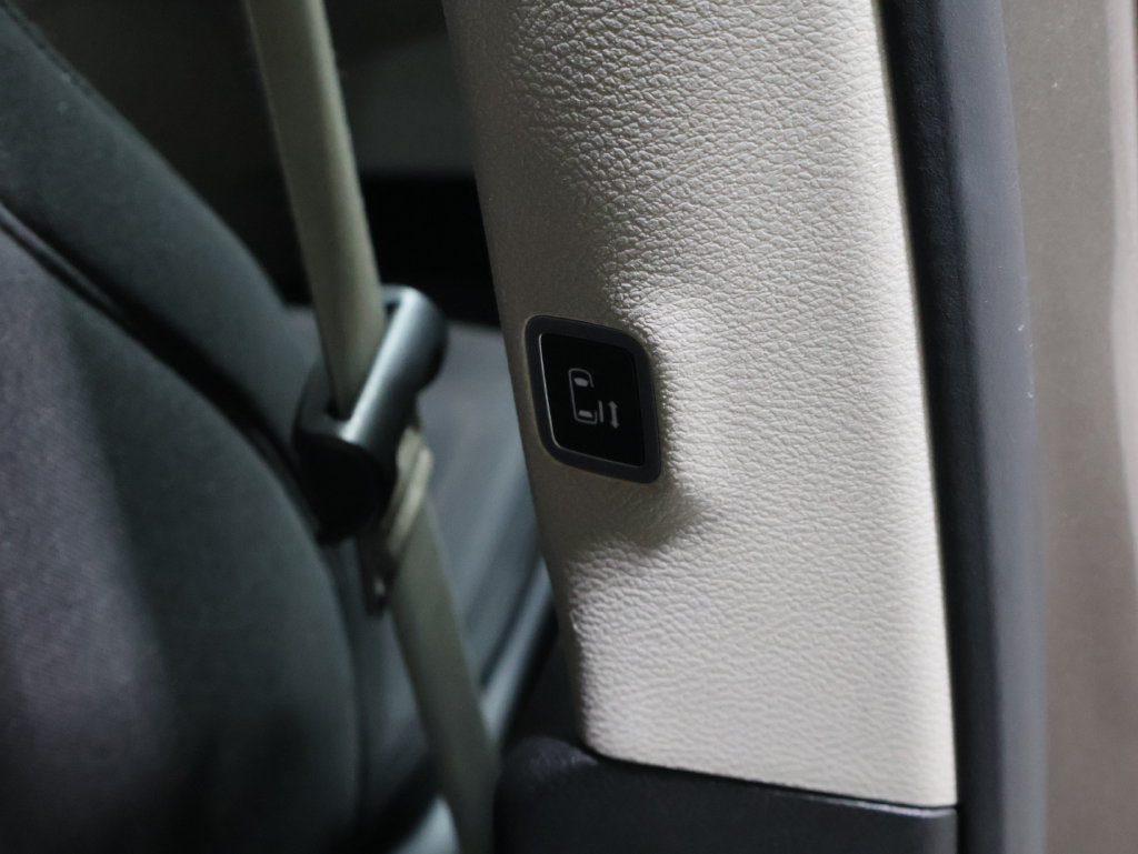 Used 2018 Chrysler Pacifica Touring Plus FWD image 25