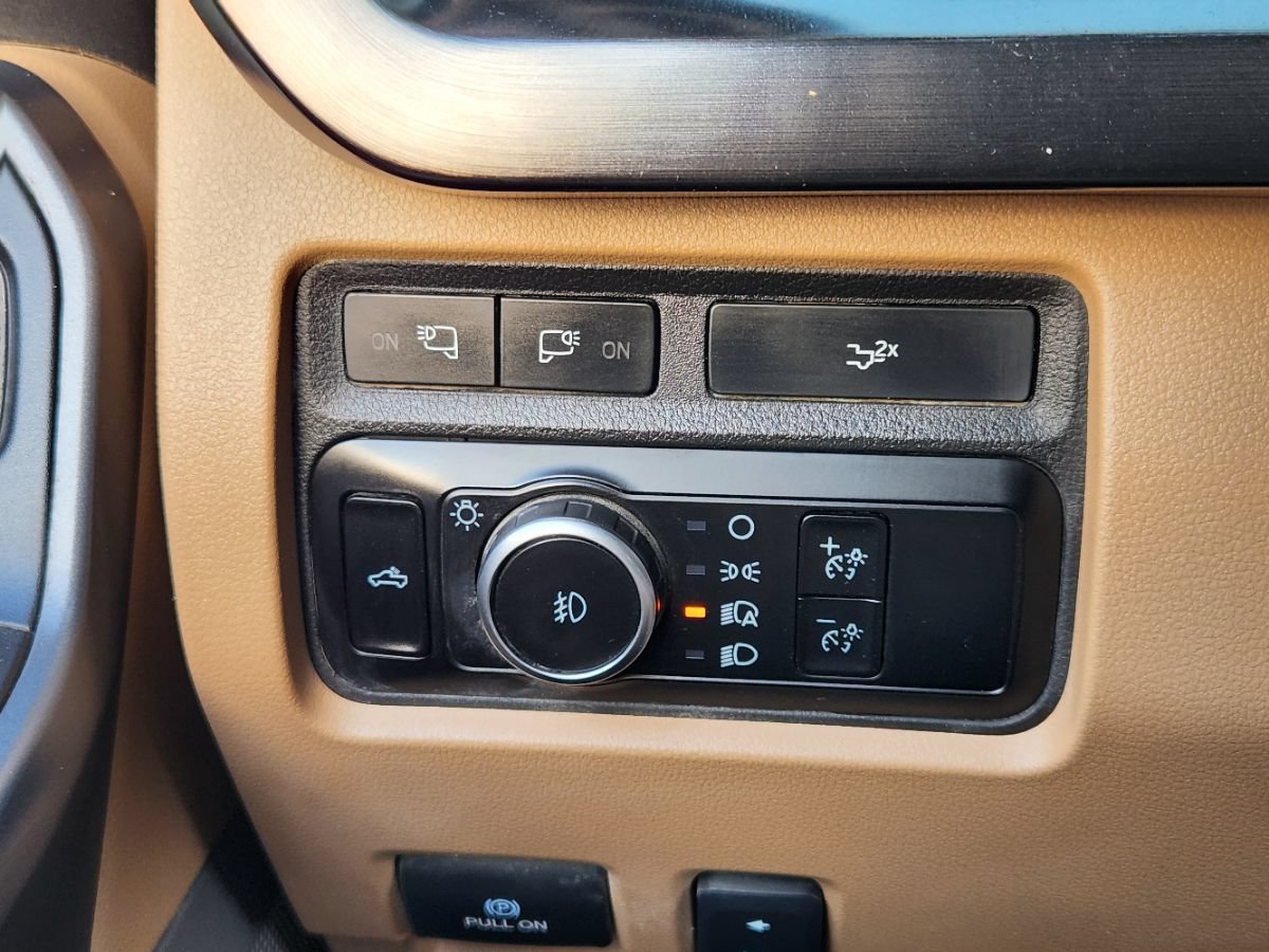 Used 2023 Ford F350 Lariat w/ Tow Technology Package AWD/4WD image 32