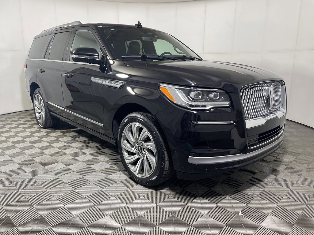 Used 2024 Lincoln Navigator Reserve image 2