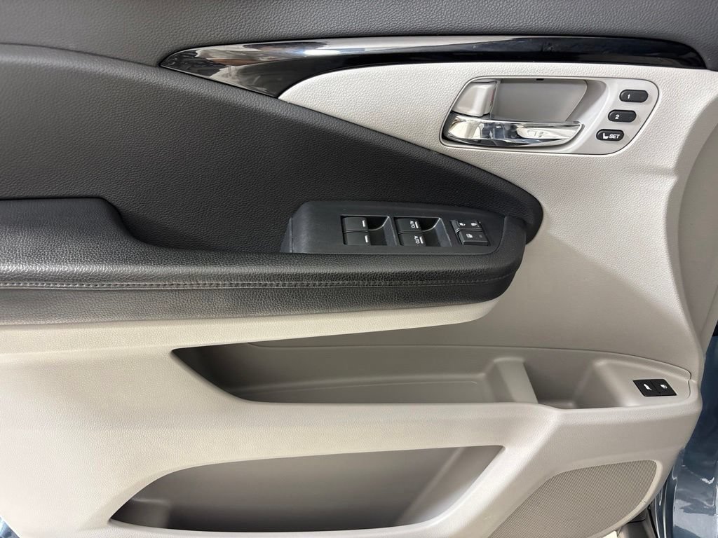 Used 2017 Honda Pilot Touring image 17