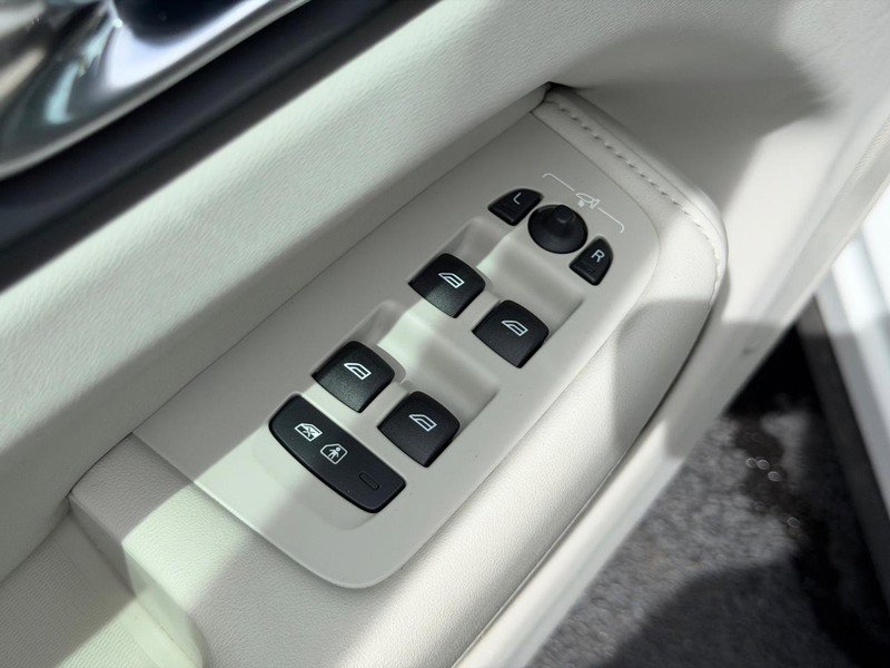 Certified 2023 Volvo XC60 B5 Ultimate AWD/4WD image 16