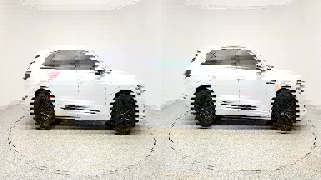 Used 2019 Audi e-tron Prestige w/ Prestige Package image 4