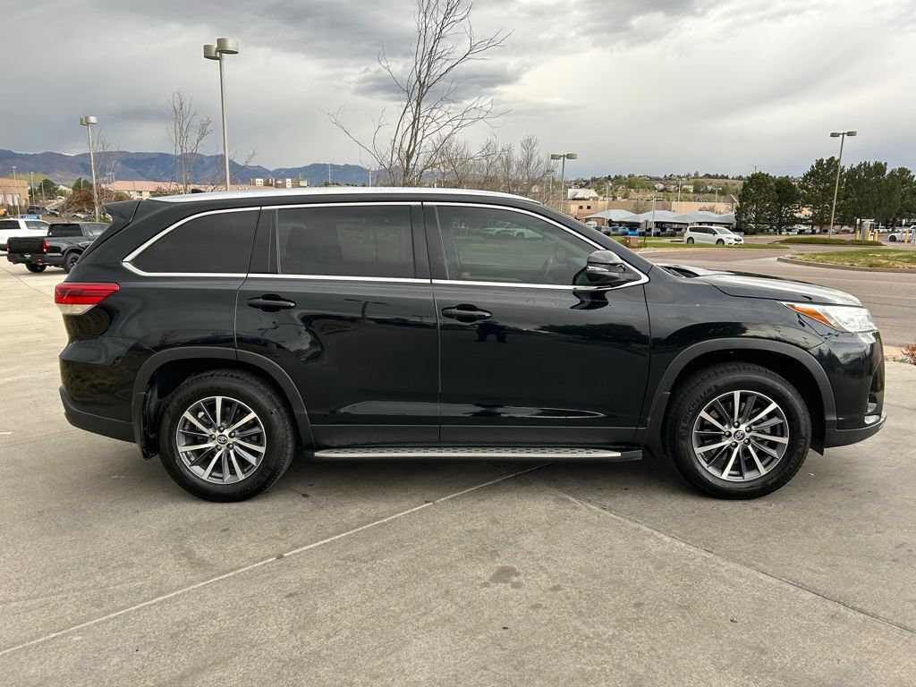 Used 2019 Toyota Highlander XLE FWD image 11
