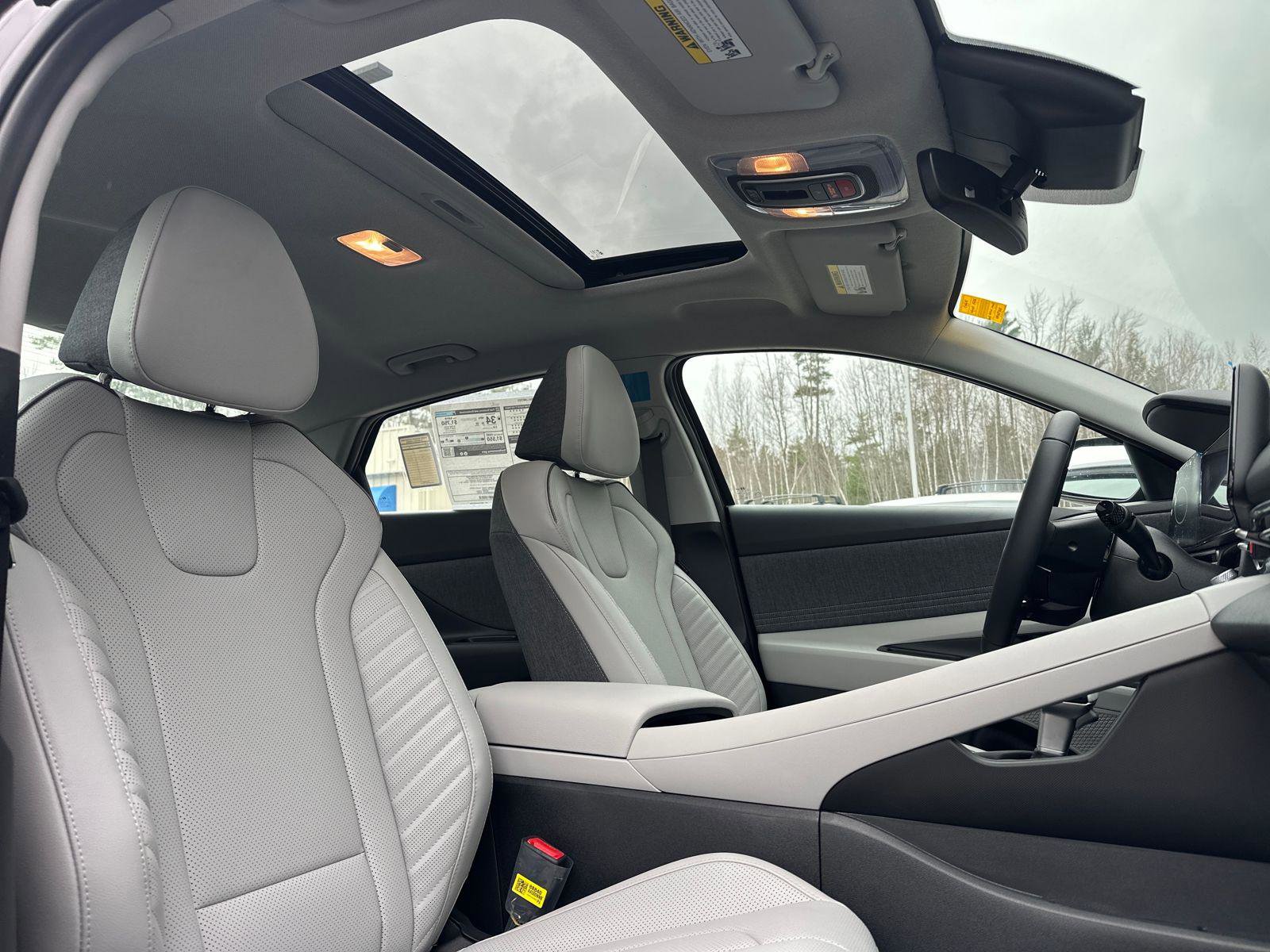 New 2025 Hyundai Elantra Limited image 12