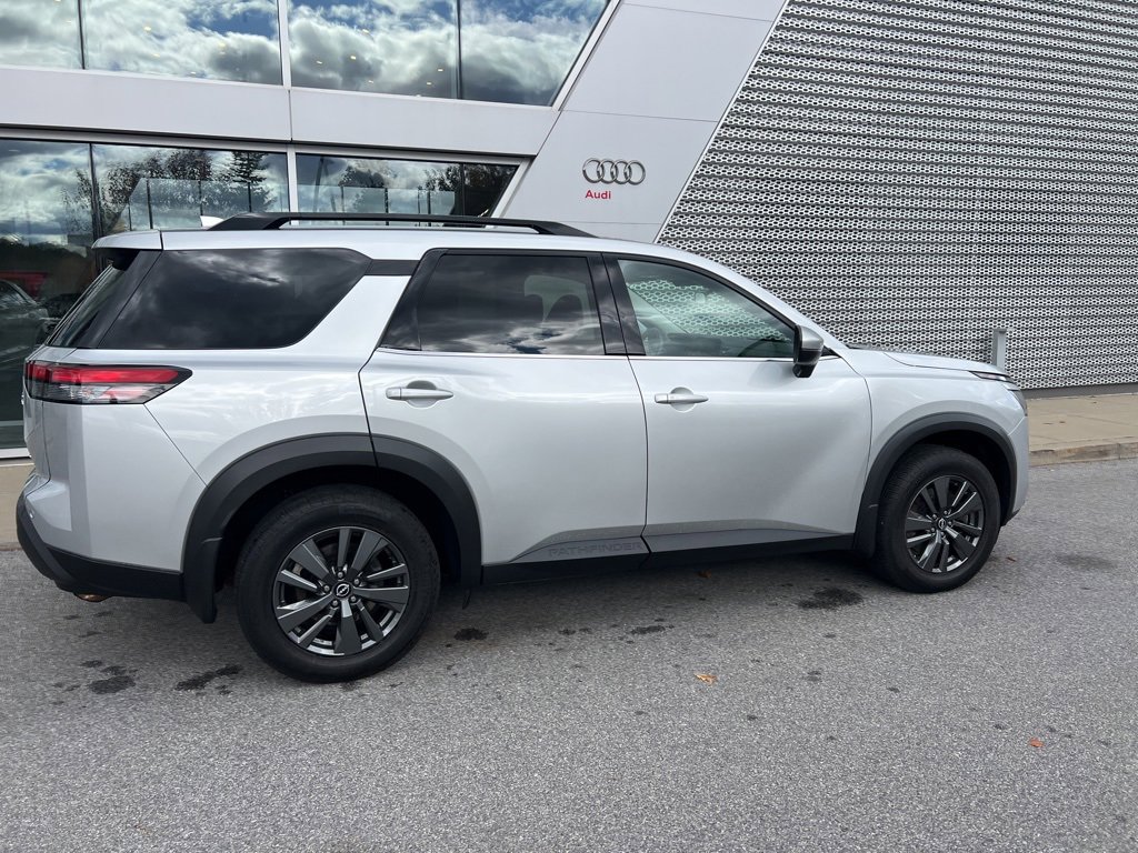 Used 2022 Nissan Pathfinder SV image 18
