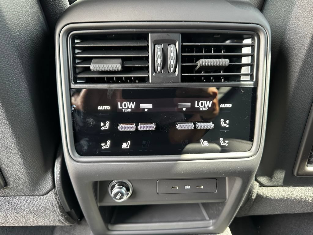 Certified 2025 Porsche Cayenne E-Hybrid AWD/4WD image 36