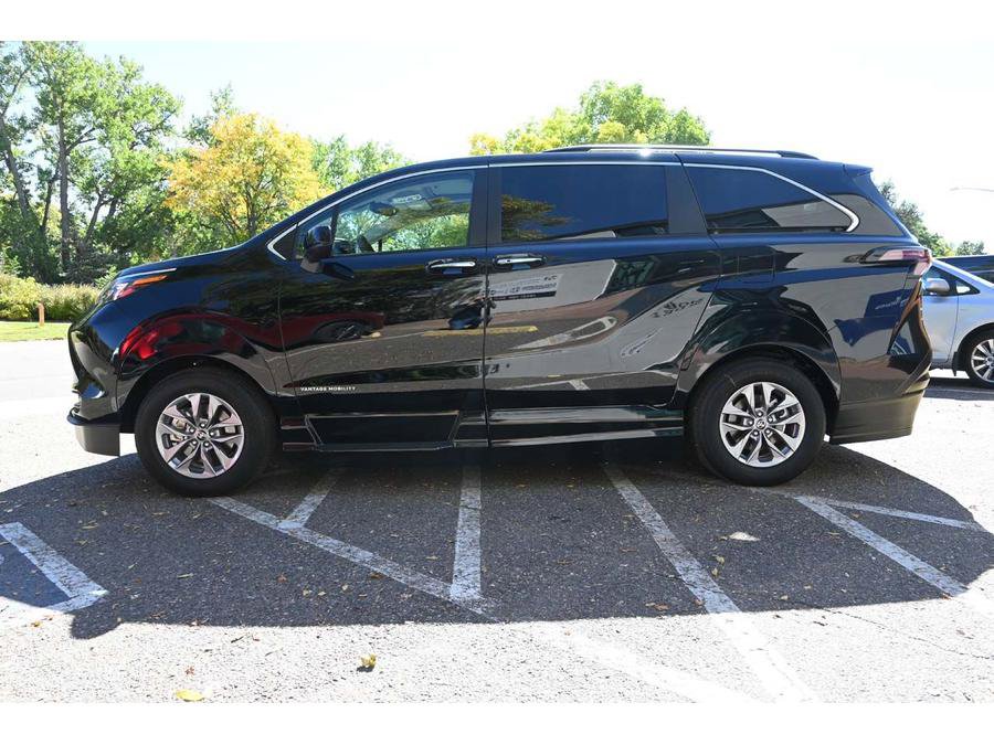 New 2025 Toyota Sienna XLE w/ XLE Plus Package AWD/4WD image 9