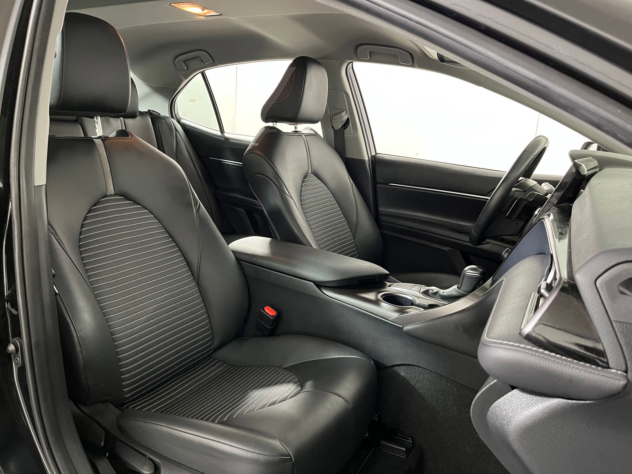 Used 2024 Toyota Camry SE image 25