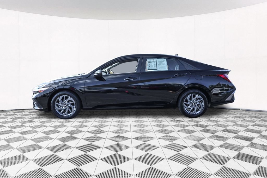 Certified 2024 Hyundai Elantra SEL FWD image 15