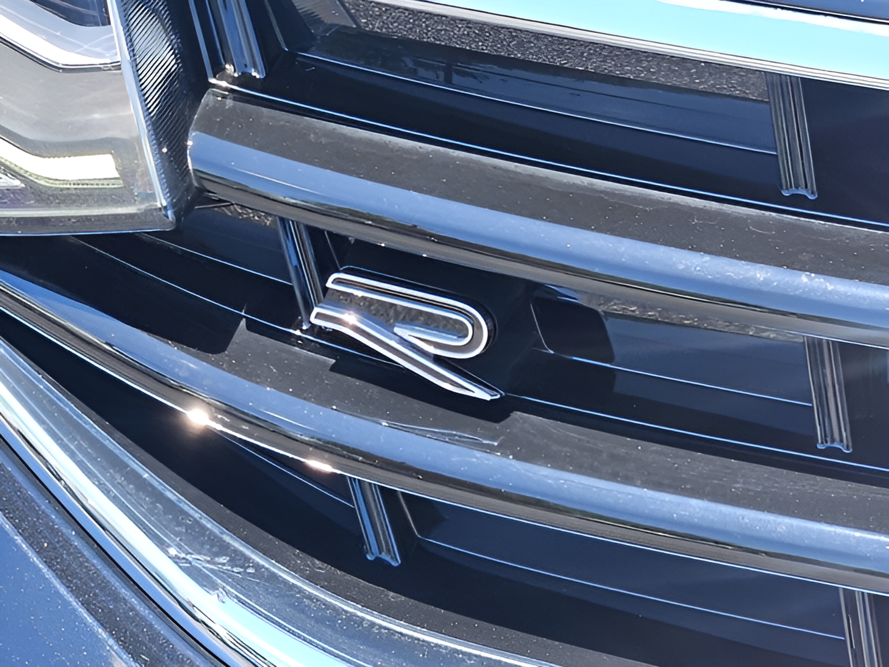 Certified 2024 Volkswagen Tiguan SE R-Line FWD image 36