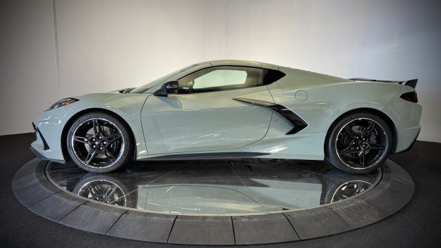 Used 2024 Chevrolet Corvette Stingray Premium Cpe w/ Z51 Performance Package RWD image 24