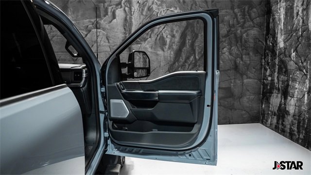 Used 2025 Ford F450 Platinum w/ FX4 Off-Road Package image 9