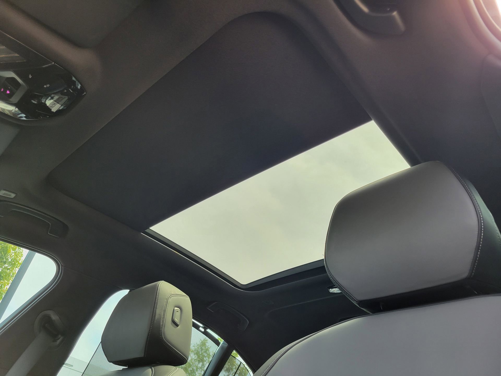 Used 2024 BMW 540i xDrive w/ Executive Package image 26