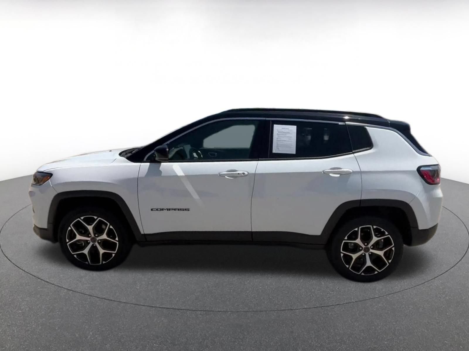 Used 2025 Jeep Compass Limited AWD/4WD image 9
