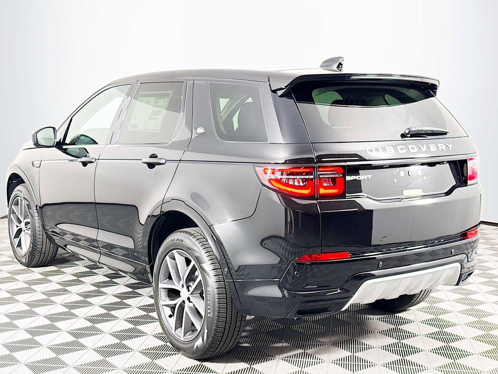New 2025 Land Rover Discovery Sport S image 7