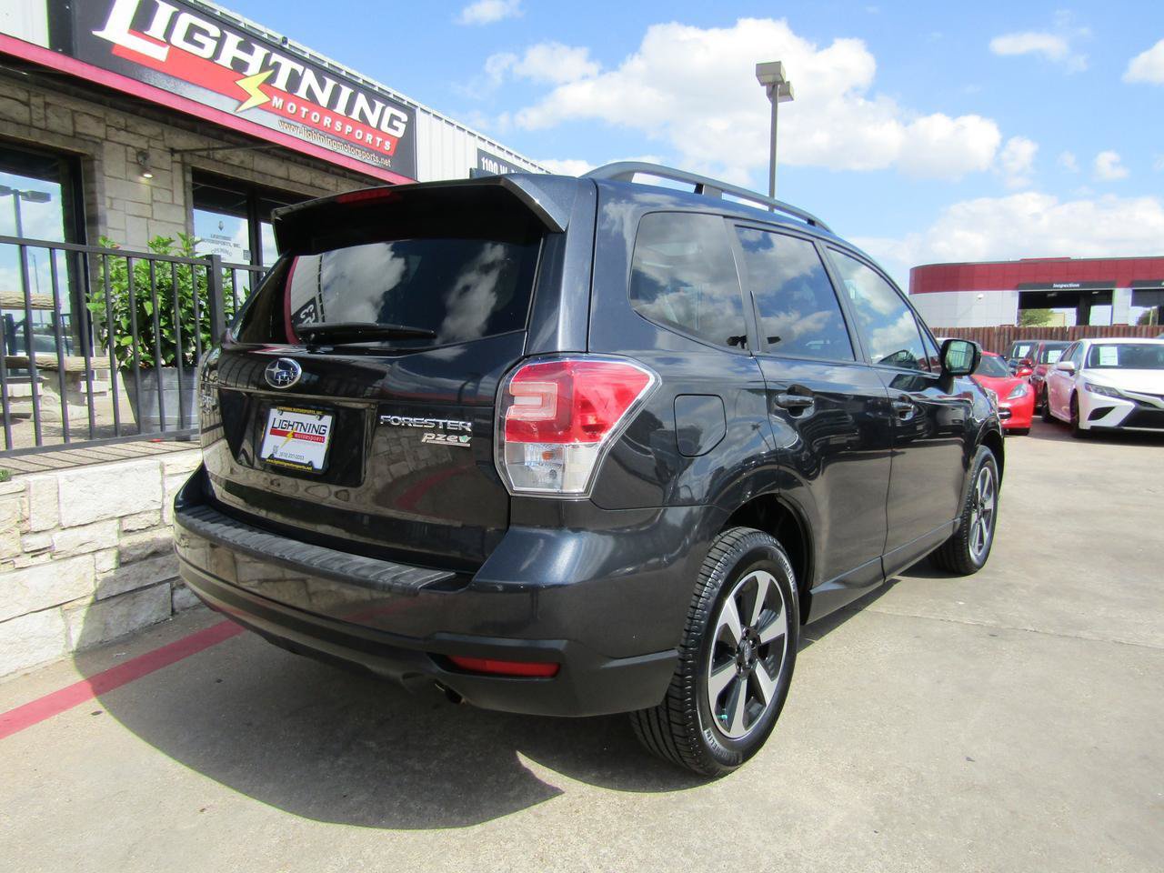 Used 2017 Subaru Forester 2.5i Premium AWD/4WD image 4