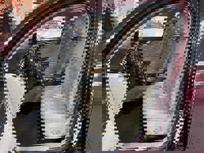 Used 2018 Ford Fusion SE w/ Fusion SE Technology Package image 9