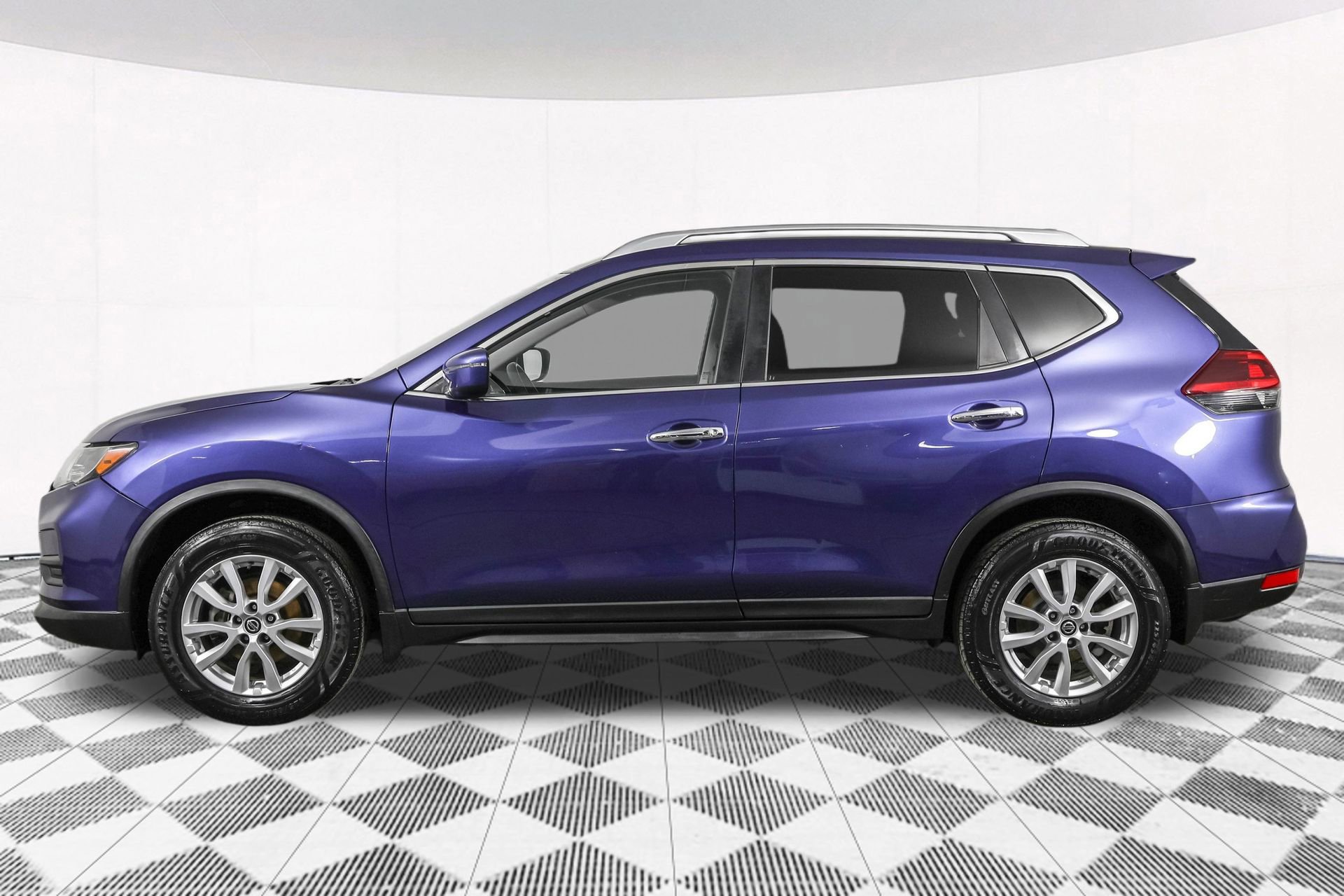 Used 2019 Nissan Rogue SV image 19