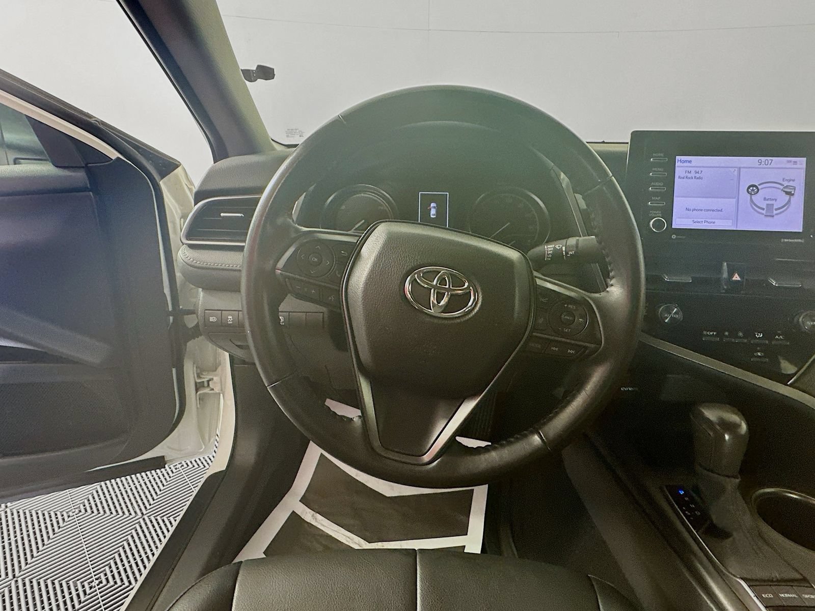 Used 2023 Toyota Camry SE FWD image 11