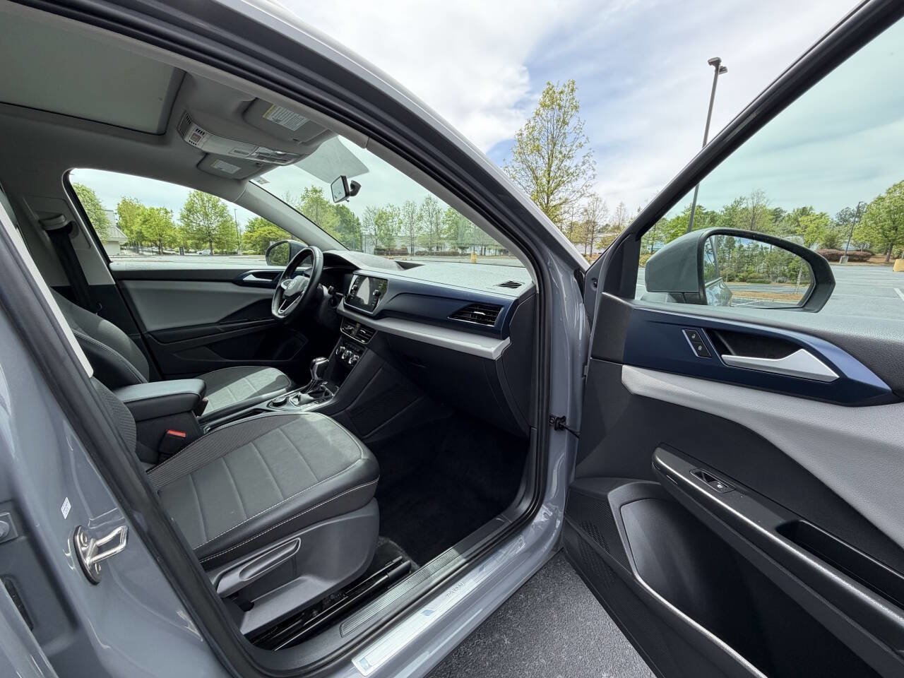 Used 2022 Volkswagen Taos SE image 18