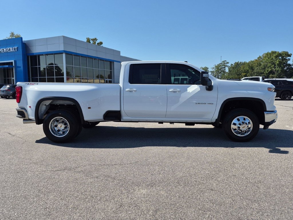 New 2026 Chevrolet Silverado 3500 LT w/ All Star Edition AWD/4WD image 3
