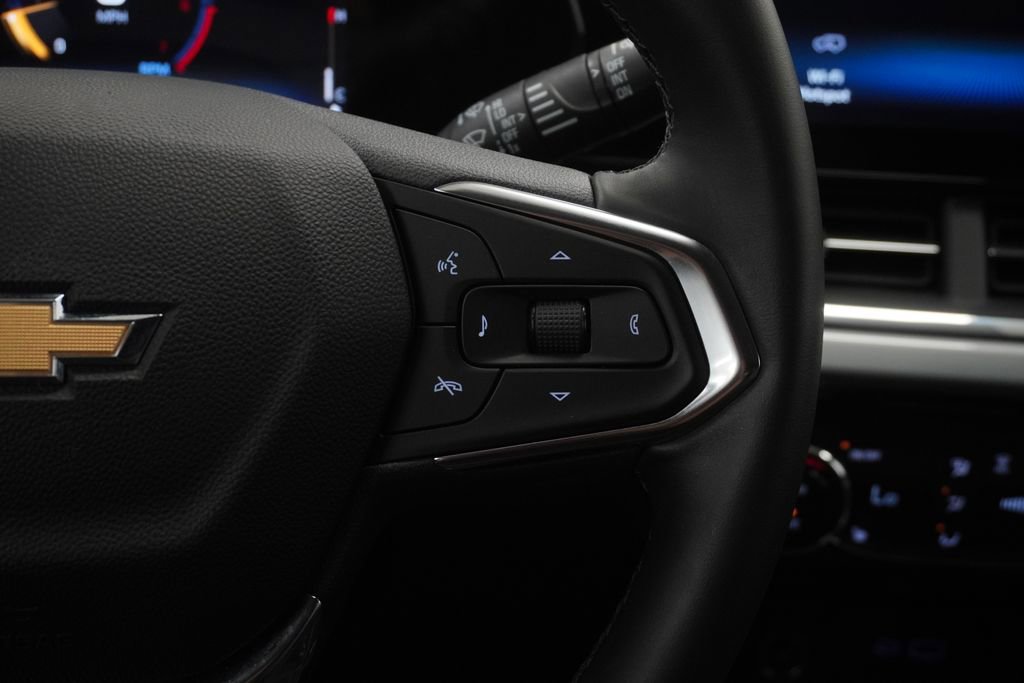 Used 2025 Chevrolet Trax LT w/ LT Convenience Package FWD image 38