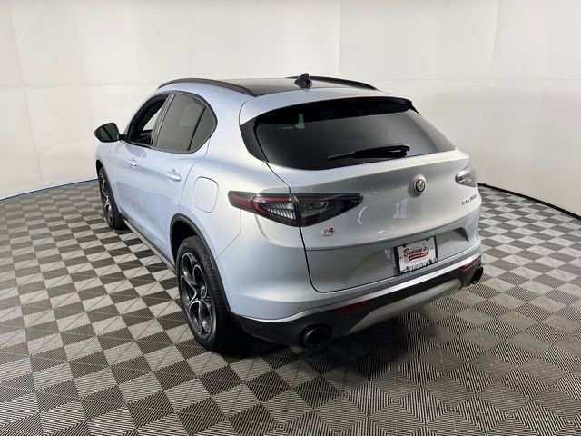 Used 2024 Alfa Romeo Stelvio Ti image 5