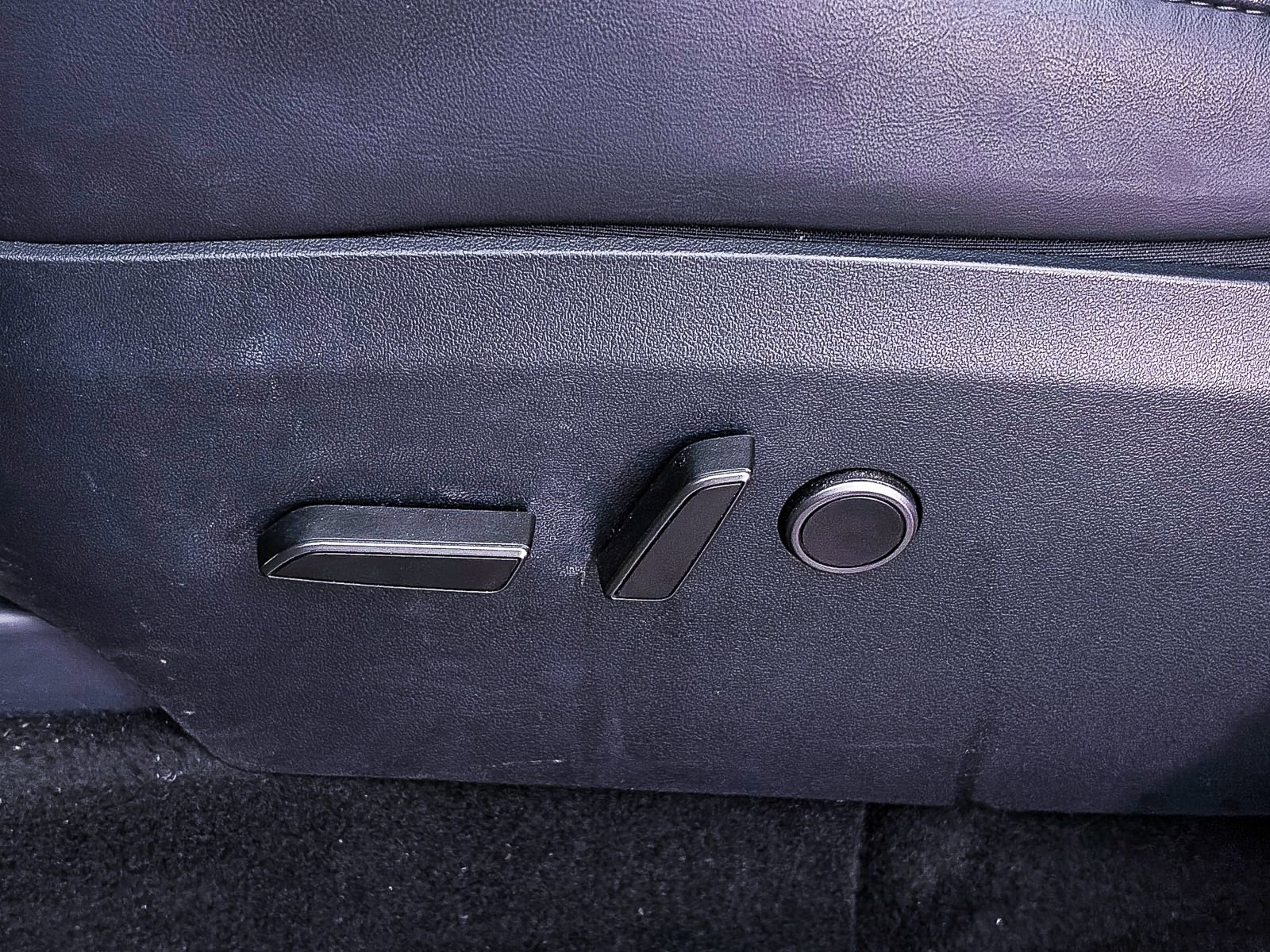 Used 2024 Tesla Model Y Performance AWD/4WD image 19