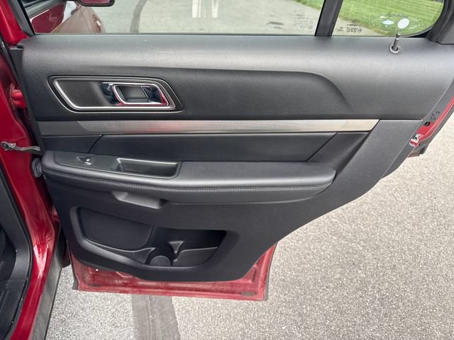 Used 2019 Ford Explorer XLT w/ Equipment Group 202A AWD/4WD image 16