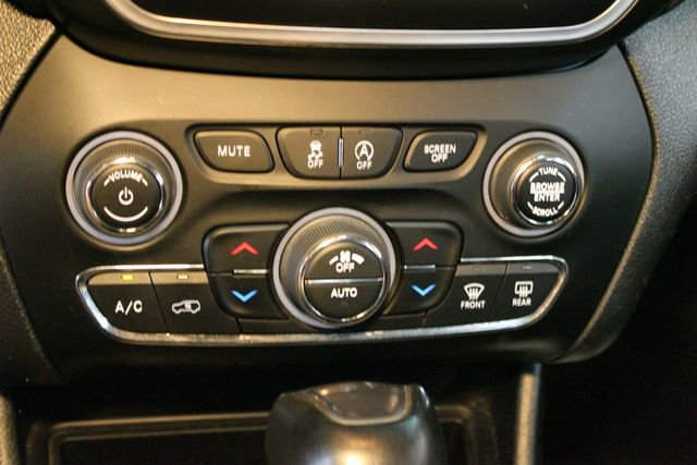 Used 2021 Jeep Cherokee Latitude Lux w/ Sun & Sound Group AWD/4WD image 26