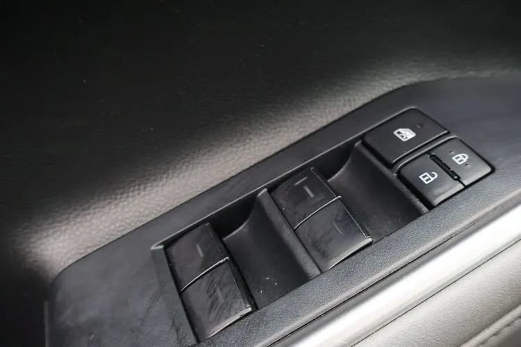 Used 2022 Toyota Highlander L AWD/4WD image 18