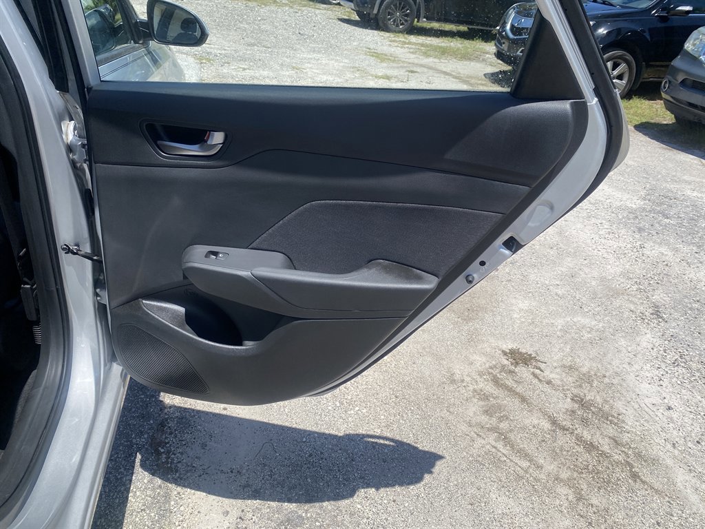 Used 2019 Hyundai Accent SE w/ Cargo Package FWD image 11