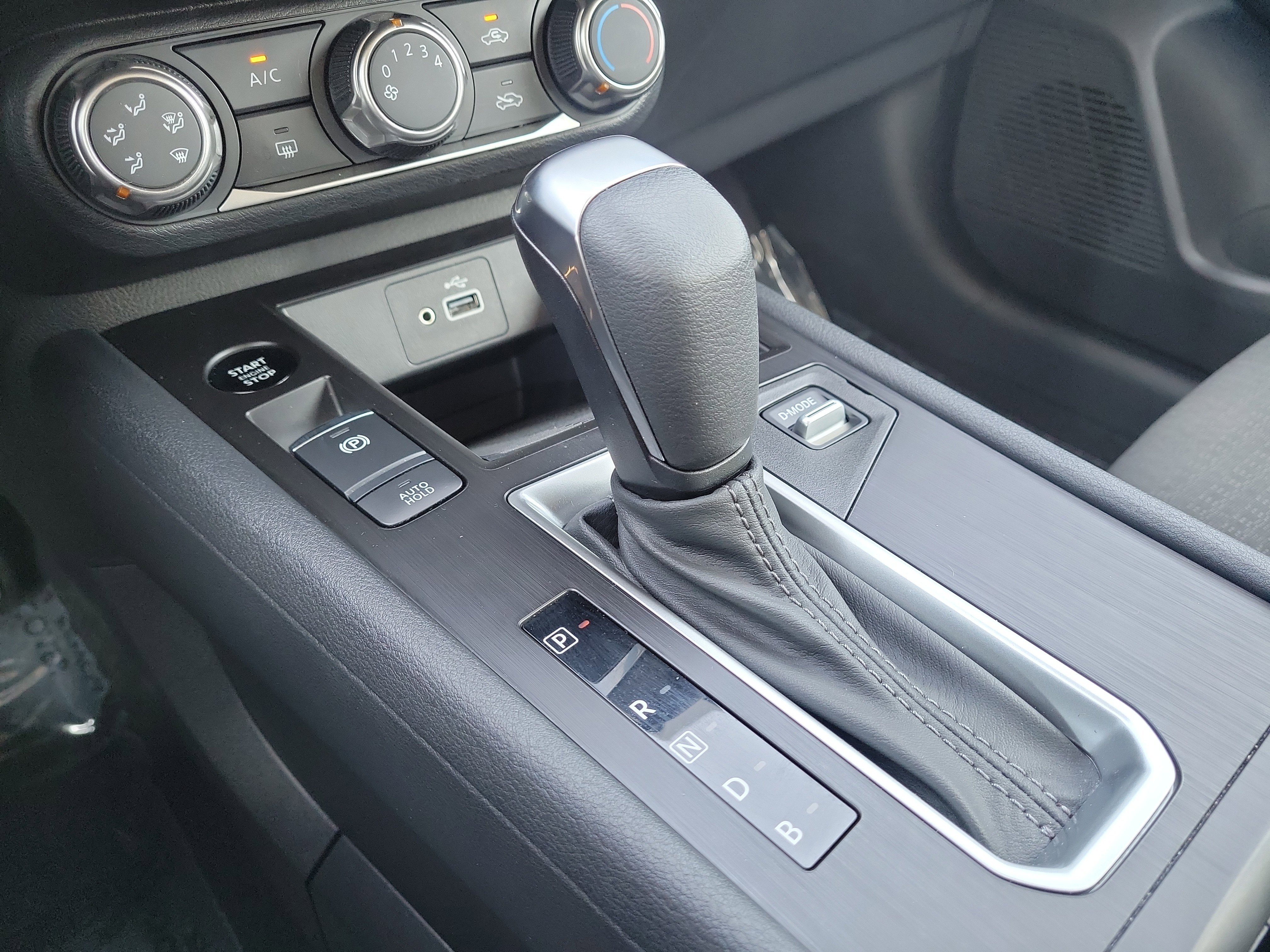 Certified 2025 Nissan Kicks S FWD image 30