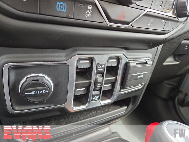 Used 2023 Jeep Wrangler Unlimited Sahara w/ Cold Weather Group AWD/4WD image 11