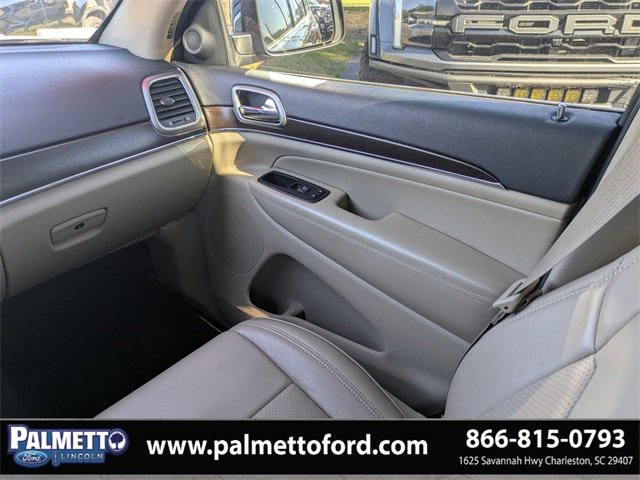 Used 2017 Jeep Grand Cherokee Limited w/ Luxury Group II image 16