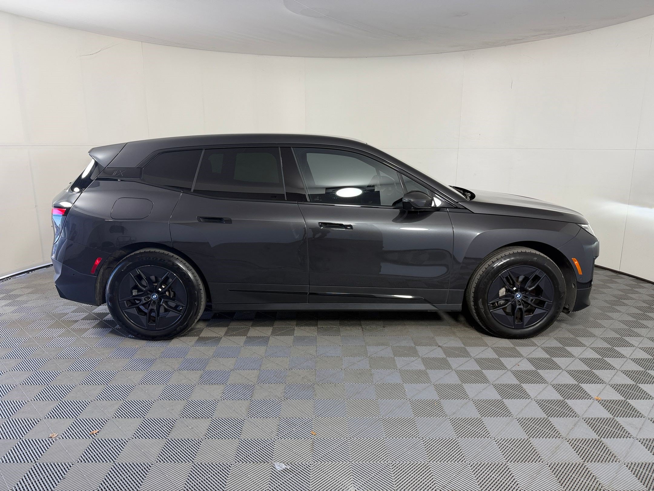 Used 2023 BMW iX xDrive50 w/ Convenience Package AWD/4WD image 8