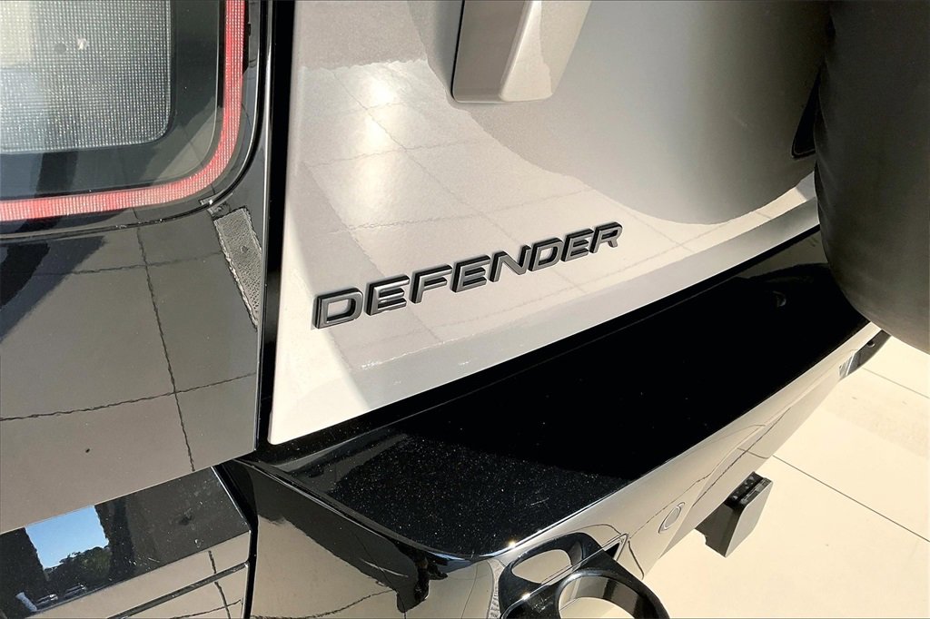 New 2026 Land Rover Defender 110 X-Dynamic SE image 12