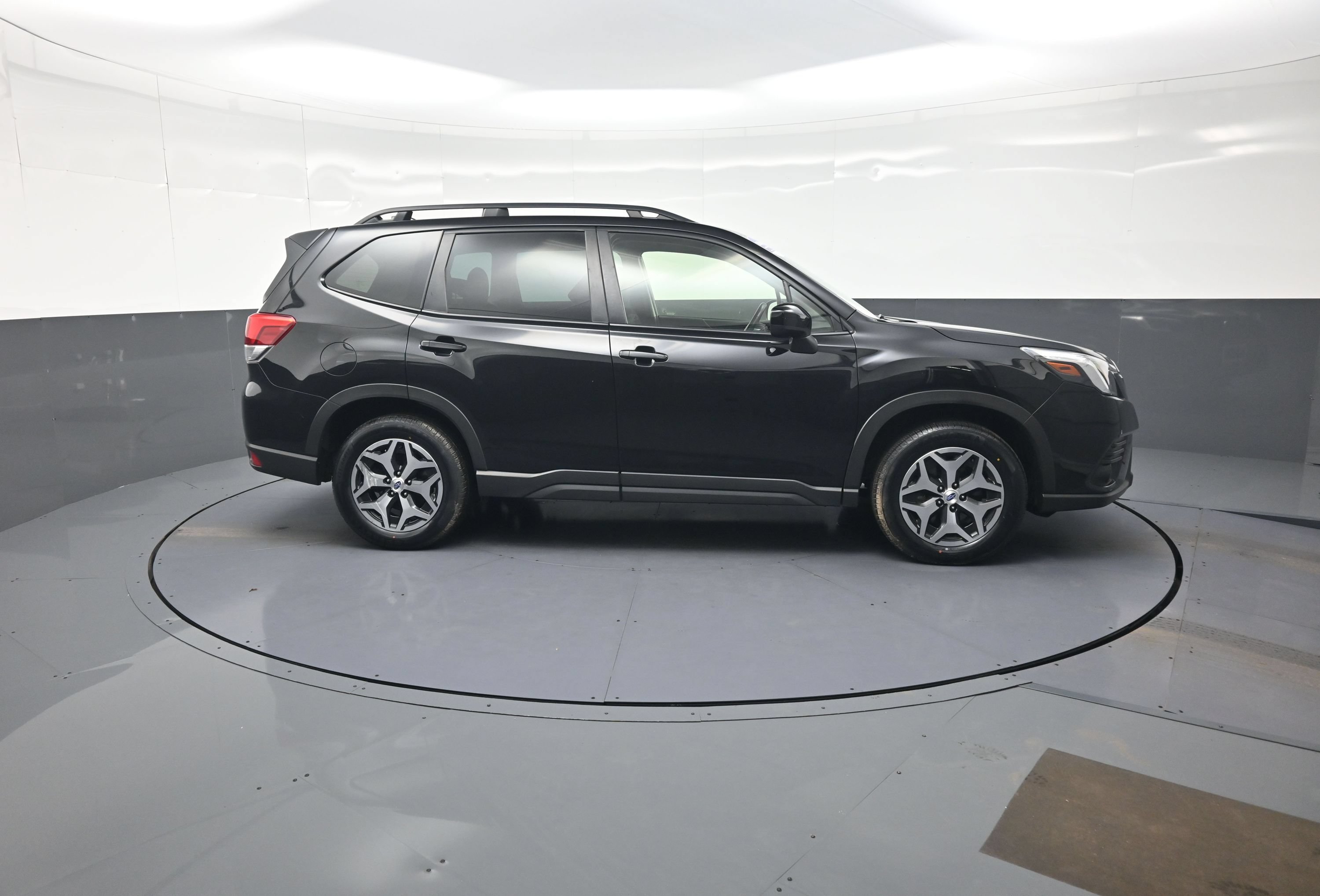 Used 2024 Subaru Forester Premium AWD/4WD image 2