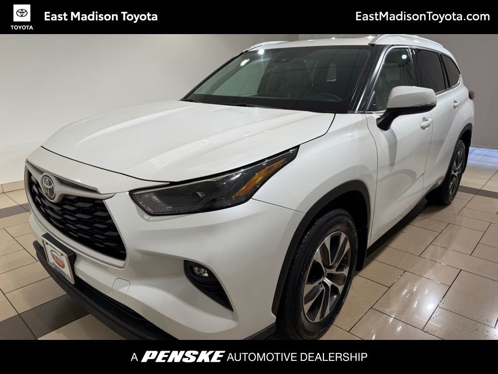 Certified 2022 Toyota Highlander XLE image 1