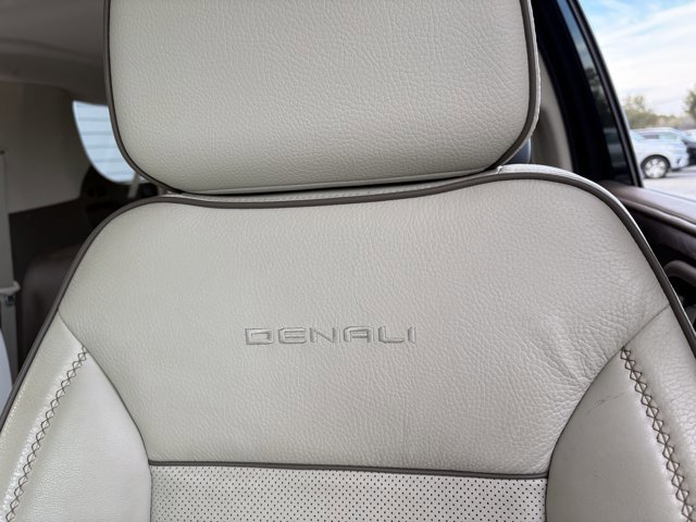 Used 2021 GMC Yukon XL Denali w/ Denali Premium Package image 10